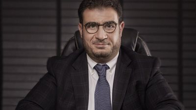 تراجع الدولار يدفع مصانع الحديد لتثبيت أسعارها 