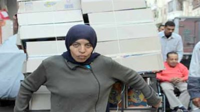 غداً.. وزير الإسكان يسلِّم «فتاة العربة» شقتها بالإسكندرية