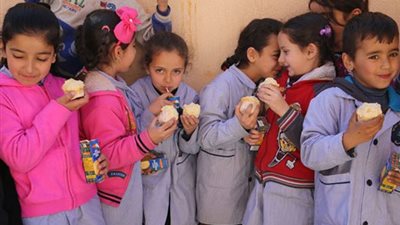 مجلس الوزراء ينفي إضافة مُحَلّيَات صناعية للوجبات المدرسية 