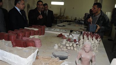 وزير الآثار يتفقد أسوار «القلعة».. ويسمع مطالب الحرفيين