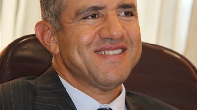 السويدي: تطبيق القانون الدولي يحسم الخلافات بين المستثمرين والأجهزة