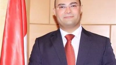 «مصرفي»: تغطية الطلب على الدولار تقضي على «السوق الموازية» 