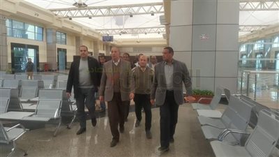 بالصور.. محافظ البحر الأحمر يتفقد ميناء سفاجا البحري