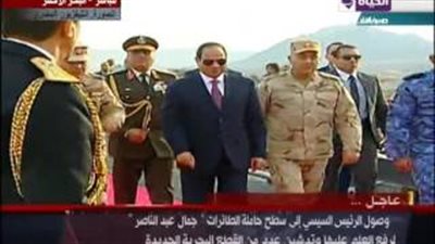 بالفيديو.. «السيسى» يرفع علم مصر على حاملة المروحيات «جمال عبدالناصر»