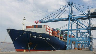 ميناء دمياط يستقبل سفينتي حاويات و4 سفن بضائع عامة