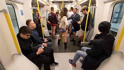 بالصور.. 3 دول تحتفل بـ«اليوم العالمى لخلع السروال»