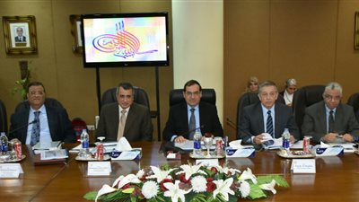 وزير البترول: دعم وتطوير الاستثمار أولوية للوزارة 