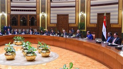 بالصور..رسائل «السيسي» بالمؤتمر الاستثماري لـ«هيرميس».. تذليل العقبات أمام المستثمرين..تحقيق النمو وخلق فرص العمل..ويؤكد:جادون فى مواجهة المشكلات التي عانى منها الاقتصاد المصري لعقود 