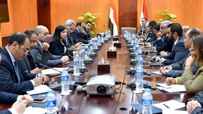 بالصور..لقاء وزيري التعليم والاستثمار بممثلي المدارس الدولية