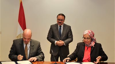 «القومي للاتصالات» يوقع اتفاقاً لتصنيع «جهاز تتبع آلي للمركبات»