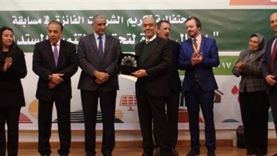 اتحاد الصناعات المصرية يمنح «العربي» جائزة الالتزام البيئي