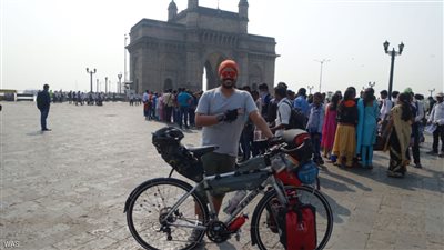 «رحالة» سعودى يجوب 8 دول أسيوية في 80 يوماً على دراجة