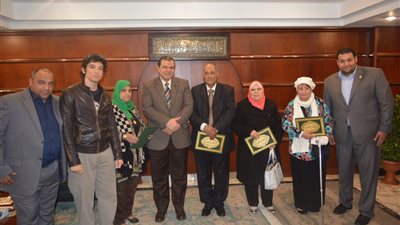 بالصور.. «سعفان» يكرم 4 محالين للمعاش بالقوى العاملة