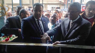 رئيس هيئة البريد يفتتح مكتباً بالمنيا 