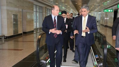 بالصور.. شريف فتحى يلتقي وزير الأمن البريطانى