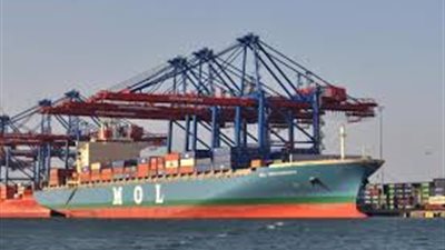 493 راكبا يغادرون ميناء سفاجا وتداول 287 شاحنة