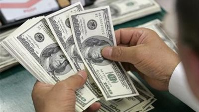 ترحيب واسع بـ «إلغاء قيود إيداع وتحويل الدولار»..«بسنت فهمي»: يحد من تهريب العملة..«الشيمي»: قرار جيد..«عيسى فتحي»: يقضي على «الموازية»