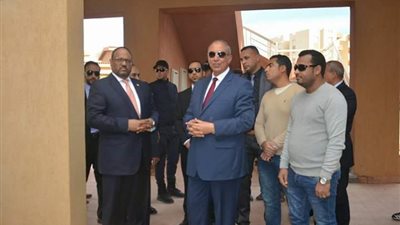 محافظ البحر الأحمر وسفير الإمارات يتفقدان مشروع «الـ2520 وحدة سكنية» بالغردقة 