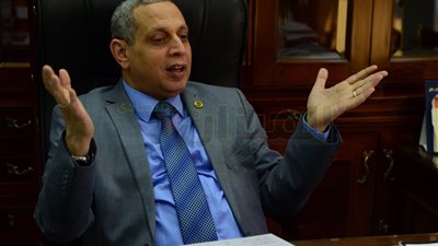 إحباط محاولة تهريب أحذية رياضية في سيارة نقل أموال