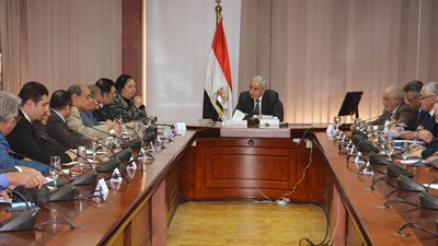 شعبة المستلزمات الطبية تطالب بالإفراج عن المواد الخام