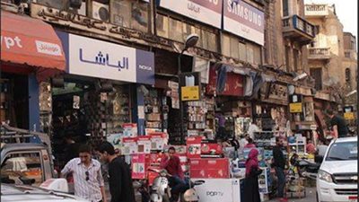 تجار «شارع عبد العزيز» يشتكون «الباعة الجائلين» للمحليات 