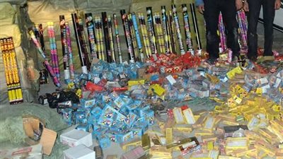 إحباط تهريب 19 طن شماريخ وألعاب النارية بجمارك الإسكندرية