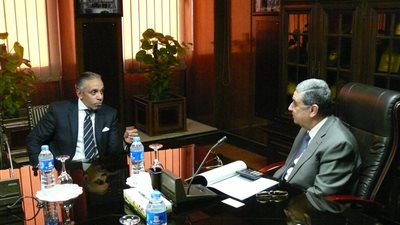 وزير الكهرباء يستقبل السفير المصري الجديد بالعراق 
