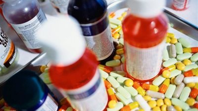 «خبير» يطالب «الصحة» برفع أسعار جميع الأدوية 15% 