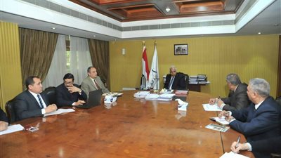 وزير النقل يبحث شروط توفير50 معدية للمحافظات الواقعة على النيل