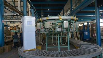 بالفيديو والصور.. مراحل تصنيع أول ثلاجة مصرية «حلوان 360» 