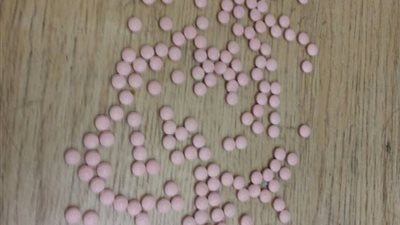 إحباط تهريب 160 قرص «ترامادول» بمطار القاهرة