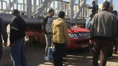 شاهد| انهيار كوبري مشاة بـ«القاهرة الإسكندرية» الصحراوي