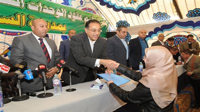 بالصور.. وزير الإسكان يُسلم 18 ألف وحدة بالمنوفية