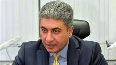وزير الطيران يبحث أزمات مول مطار القاهرة
