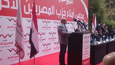 «ساويرس»: قيادة المصريين الأحرار «انحرفت»