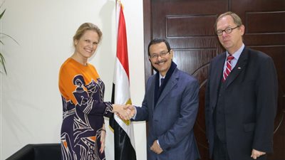 النرويج تبحث الفرص الاستثمارية بـ«قناة السويس»