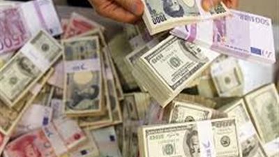 استمرار تراجع العملات الأجنبية والعربية أمام الجنيه