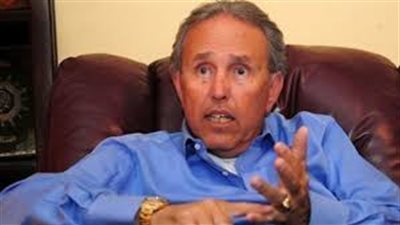 «توفيق» يحذر «المركزي» من «فرد العضلات»