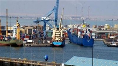 انتظام عمليات الشحن والتفريغ بميناء الإسكندرية 