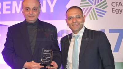  بالصور.. «خبراء الاستثمار» تكرم رئيس «الرقابة المالية»