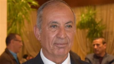 محافظ البحر الأحمر يطالب بالمعايير الدولية في تحويل شارع النصر إلى ممشى سياحي