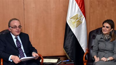 سحر نصر تبحث مشروع قانون جديد للتأجير التمويلي