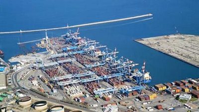 موانئ بورسعيد تستقبل 200 سفينة حاويات وبضائع عامة