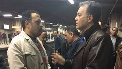 بالصور.. وزير النقل في زيارة مفاجئة لمحطة مترو السادات 