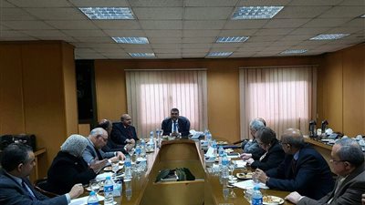 «الشرقاوي» يستعرض معوقات «القابضة للأدوية»