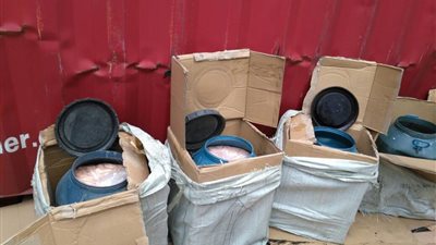 إحباط تهريب كمية كبيرة من مستحضرات التجميل بالإسكندرية