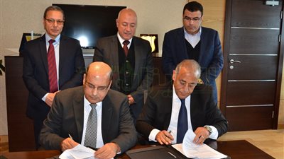 بالصور.. «الأهلي» يدعم الصناعات المحلية 