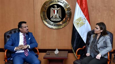 «سحر نصر» تبحث زيادة الاستثمارات السنغافورية في مصر