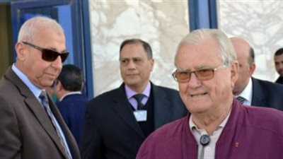 أمير الدانمارك يغادر أسوان بعد جولة سياحة