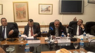 «المالية» تعد الصناع بحل المشكلات الضريبية.. واللائحة التنفيذية لـ«القيمة المضافة» خلال أسابيع.. «يوسف»: اتفاق لفرض ضريبة على الأفلام المسروقة.. و«شعبان»: 1.3 مليار جنيه حصيلة إنهاء 200 نزاع 